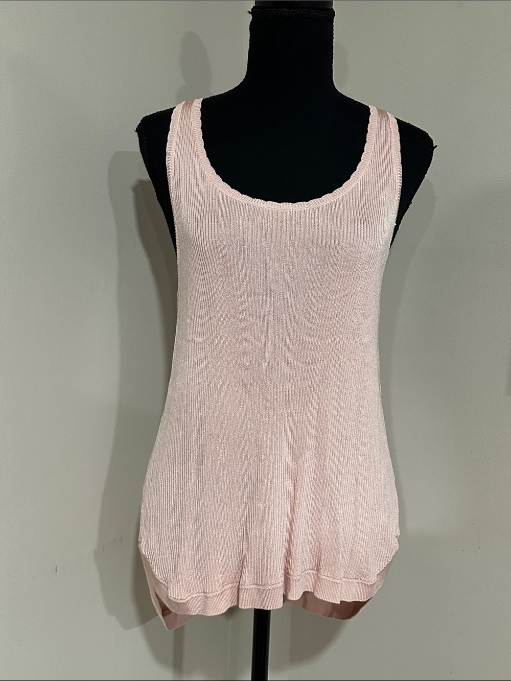 *BEBE* Light Pink Scalloped Neck Ribbed Tank Top Size Medium